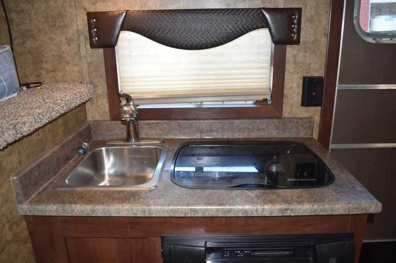 2017 Exiss Escape 7308LQ 3 Horse Trailer with 8′ Short Wall image 8