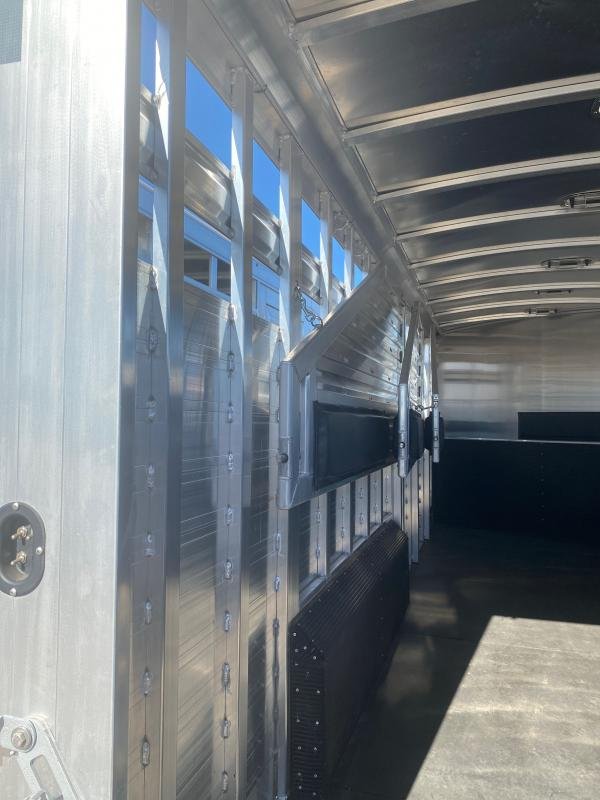 2021 Elite Trailers Slant Load 5 Horse Slant Load image 12