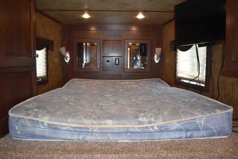 2017 Exiss Escape 7308LQ 3 Horse Trailer with 8′ Short Wall image 14