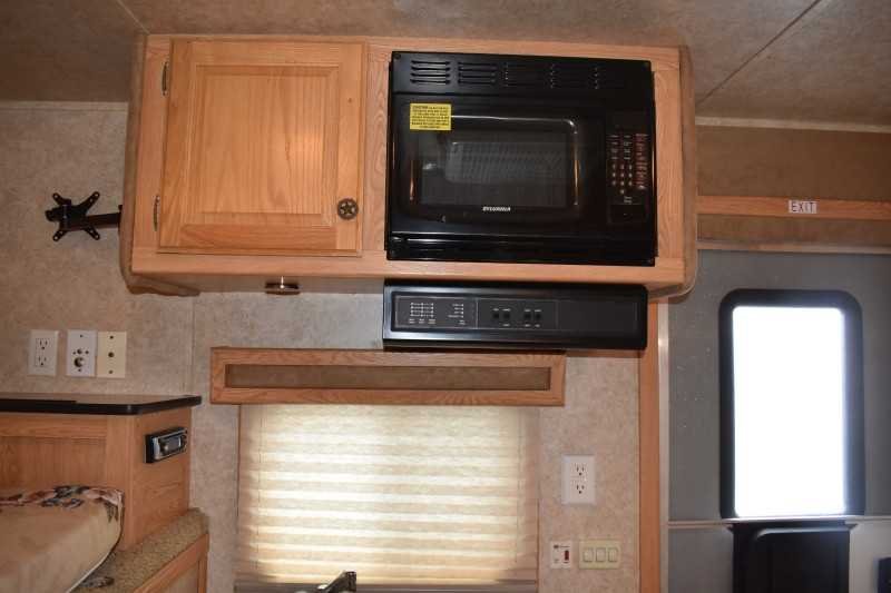 2007 American Spirit 8308LQ 3 Horse Trailer with 8′ Short Wall image 11