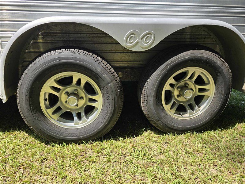 2000 C&C 2 horse Gooseneck image 16