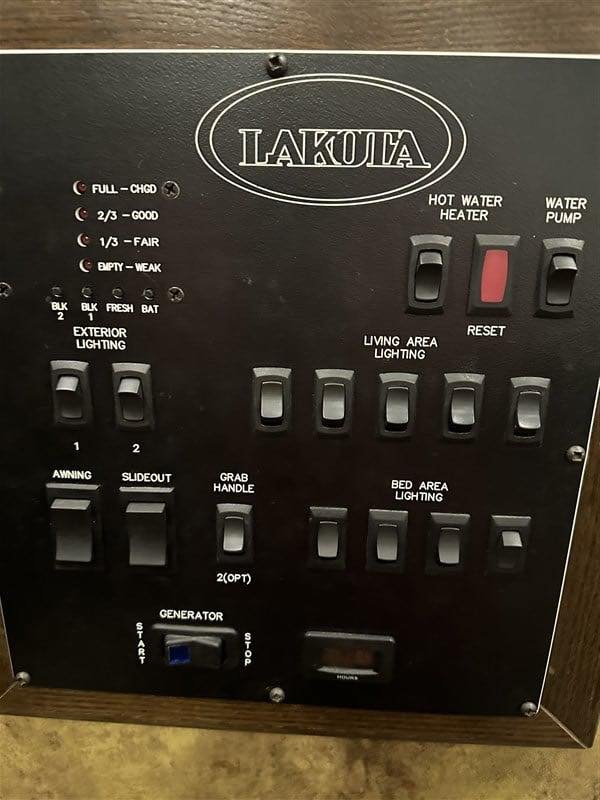 2014 Lakota Bighorn 8416, Generator, Couch, Dinette 17’ Shortwall, 4 Horse Trailer, 12′ Slide. image 20