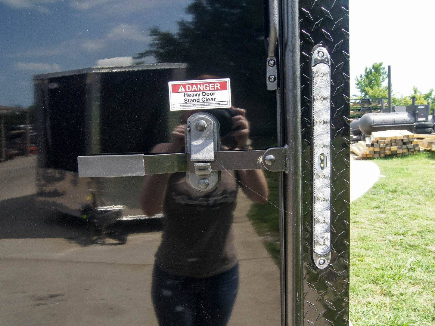 6x12 Enclosed Trailer Black V-Nose Blackout Package 3,500lb Axle Storage image 9