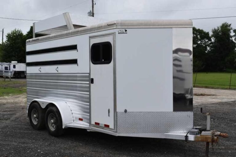 2012 CM 3HBP 3 Horse Trailer image 10