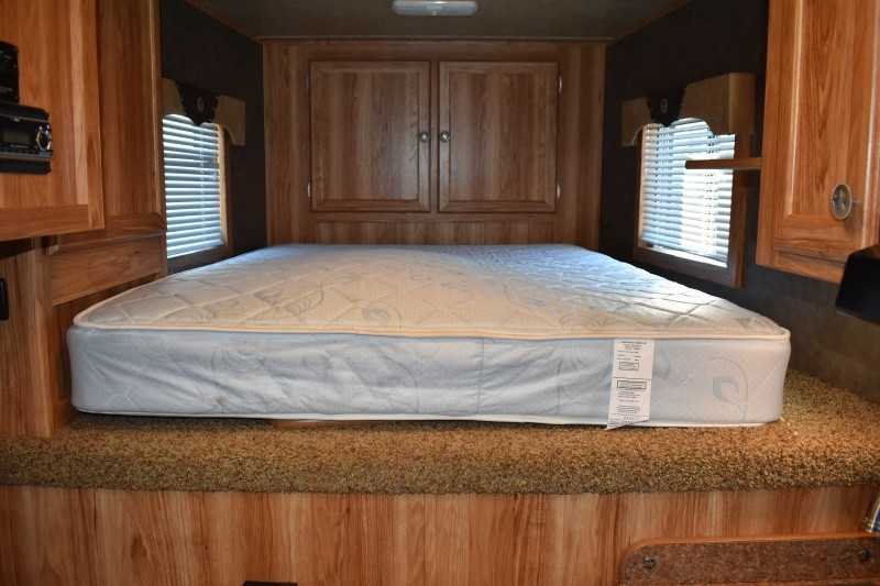 2015 Exiss 7308LQ 3 Horse Trailer with 8′ Short Wall image 15