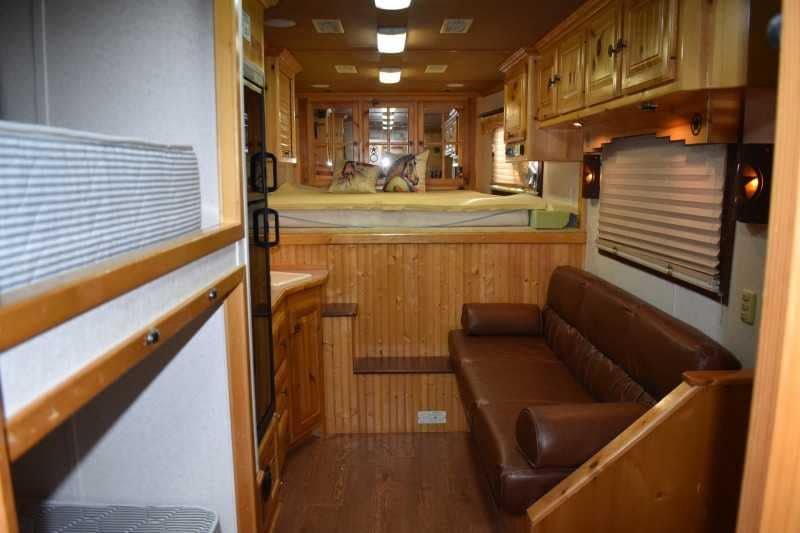 2003 Bloomer 8414LQ 4 Horse Trailer with 14′ Short Wall image 9