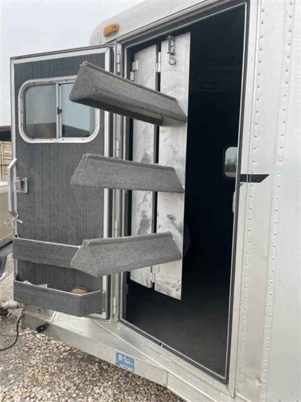 1999 Elite Custom 3 Horse Trailer image 7