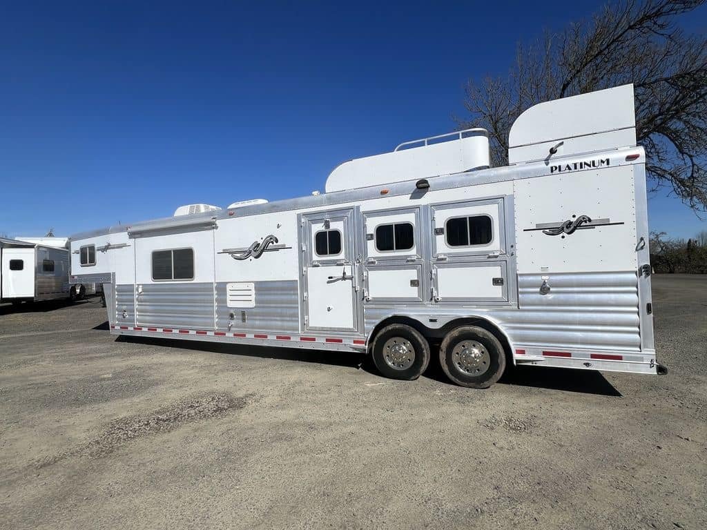 2009 Platinum Coach 3 H 16′ SW w/Outlaw Conversion image 6