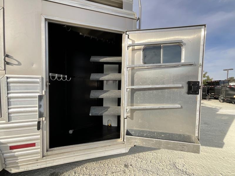 2014 Logan Coach RAZ4GNHDLQ 40′ 4 horse Razor GN Horse Trailer**WITH WALK IN CLOSET** image 32