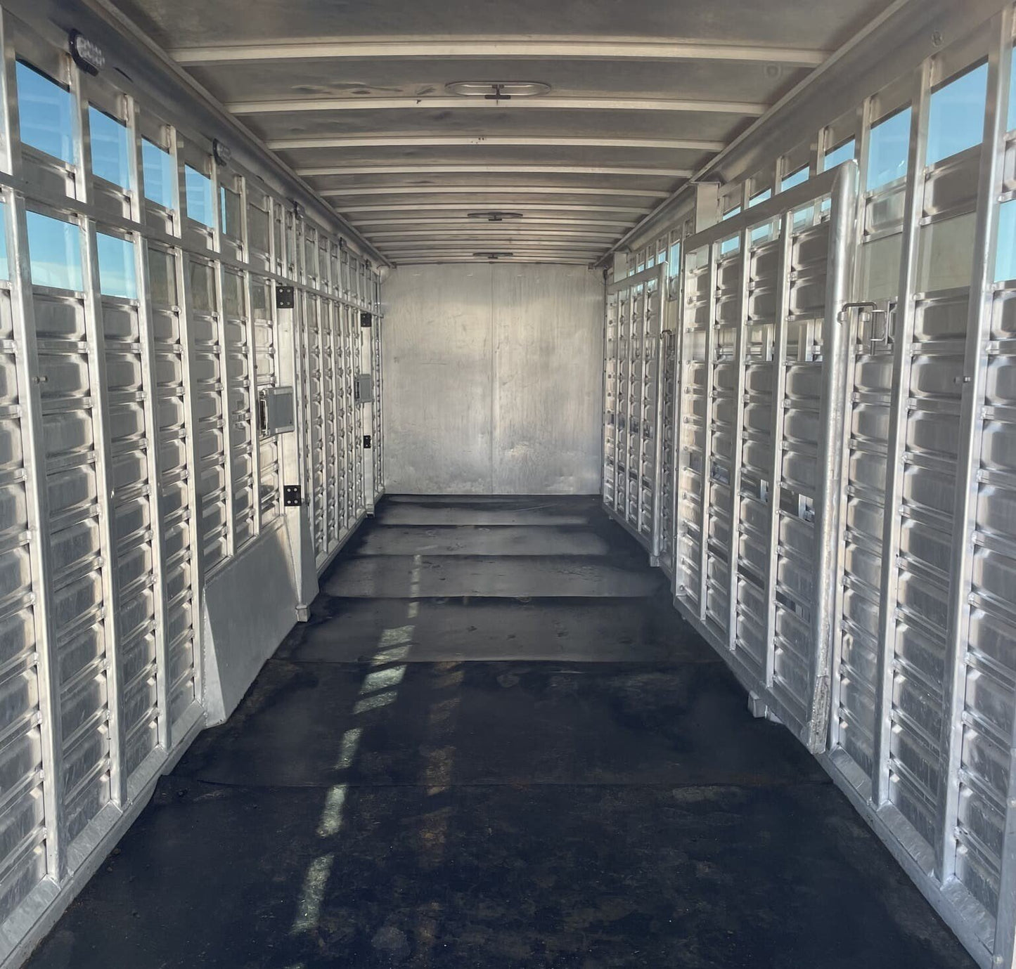 2013 Featherlite 30FT Stock Combo – 3 Compartments image 8