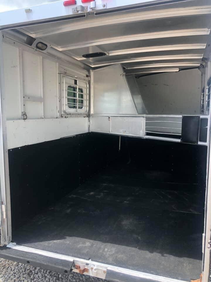 1998 Sundowner 3 Horse Slant image 8