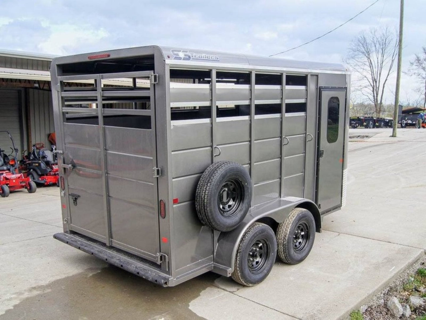 14ft Charcoal Horse Livestock Cattle Trailer (2) 3,500lb Axles with Dressing Room image 2