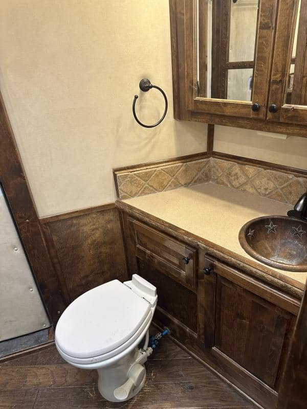 2007 4 Star 4 Horse 14′ Outlaw LQ Slide Out image 18