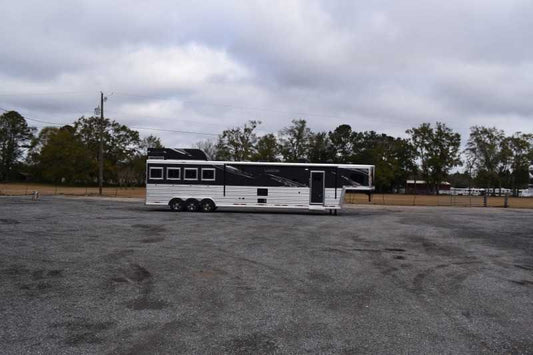 2021 Lakota Bighorn 8418GLQUG 4 Horse Trailer with 18′ Short Wall image 0