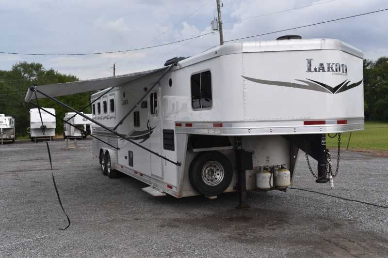 2013 Lakota Charger 8411LQ 4 Horse Trailer with 13′ Short Wall image 6