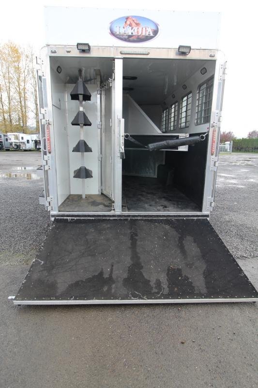 2008 Lakota 8415 w/Slide out 4 Horse Trailer image 20