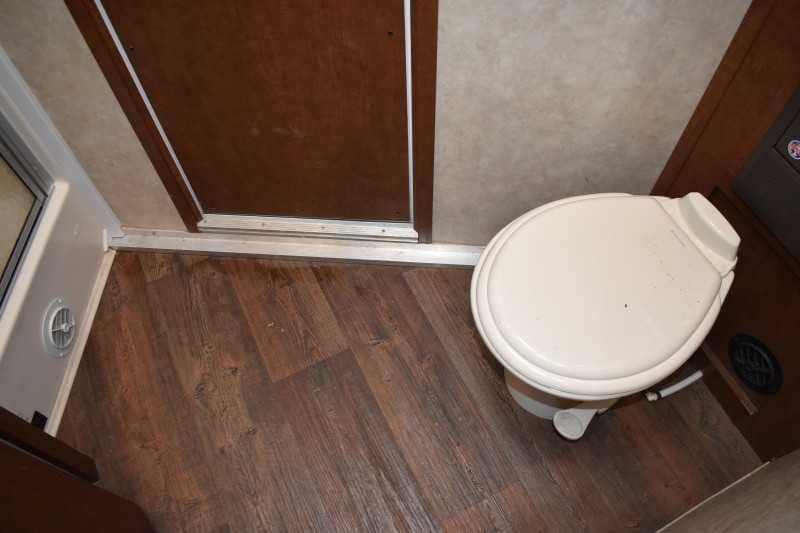 2015 Bison Ranger 3LQ Horse Trailer with 10′ Short Wall image 16