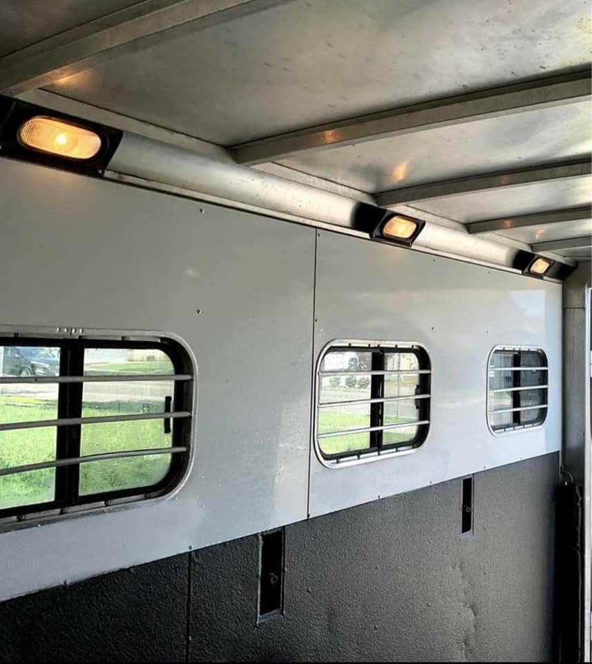 1999 Sundowner  3 Horse Trailer image 14