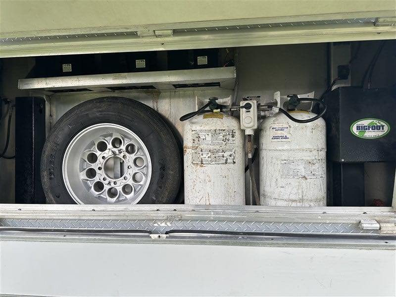 2014 Lakota Bighorn 8416, Generator, Couch, Dinette 17’ Shortwall, 4 Horse Trailer, 12′ Slide. image 12