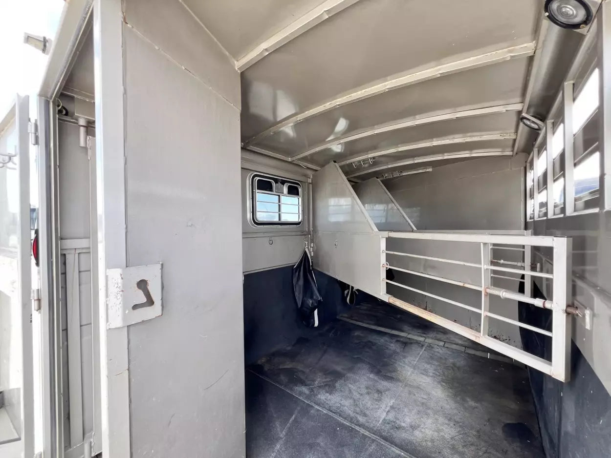 2001 Titan 3 Horse Gooseneck image 9