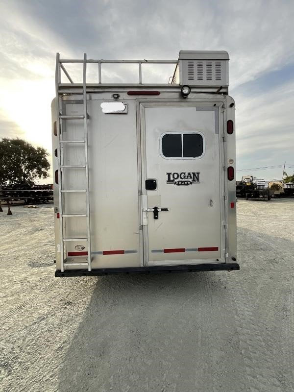 2014 Logan Coach RAZ4GNHDLQ 40′ 4 horse Razor GN Horse Trailer**WITH WALK IN CLOSET** image 6