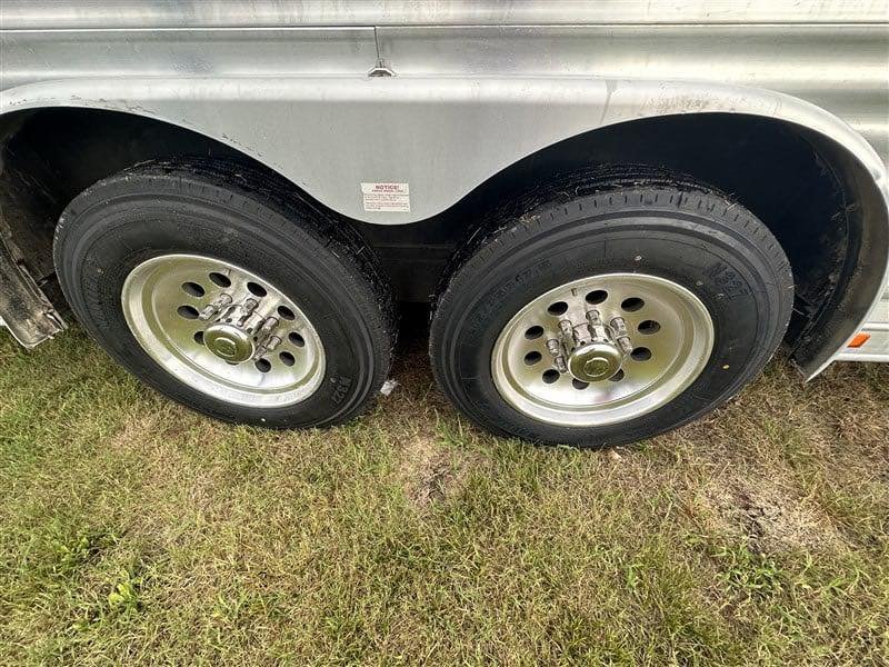 2014 Lakota Bighorn 8416, Generator, Couch, Dinette 17’ Shortwall, 4 Horse Trailer, 12′ Slide. image 6