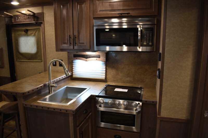 2021 Lakota BigHorn 8519TBB 5 Horse Trailer with 19′ Short Wall image 37