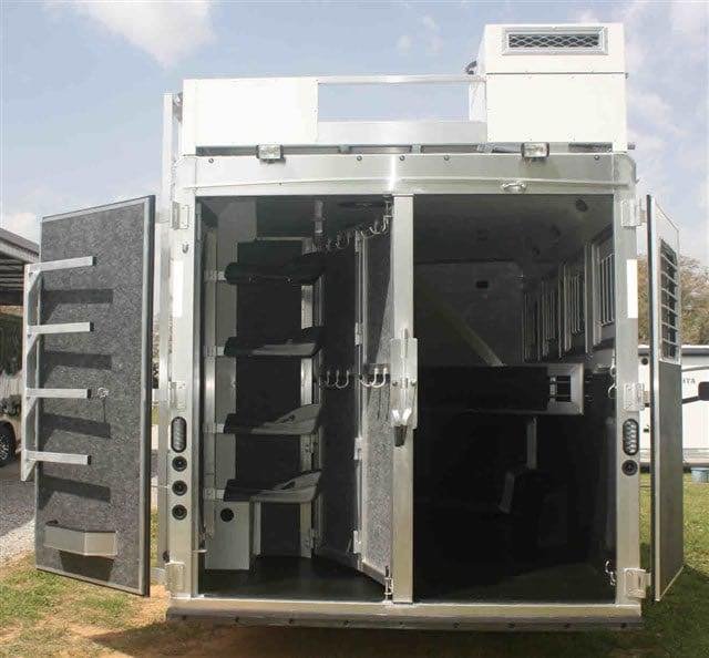 2019 Lakota Charger 4 Horse LQ with 15′ Short Wall image 5