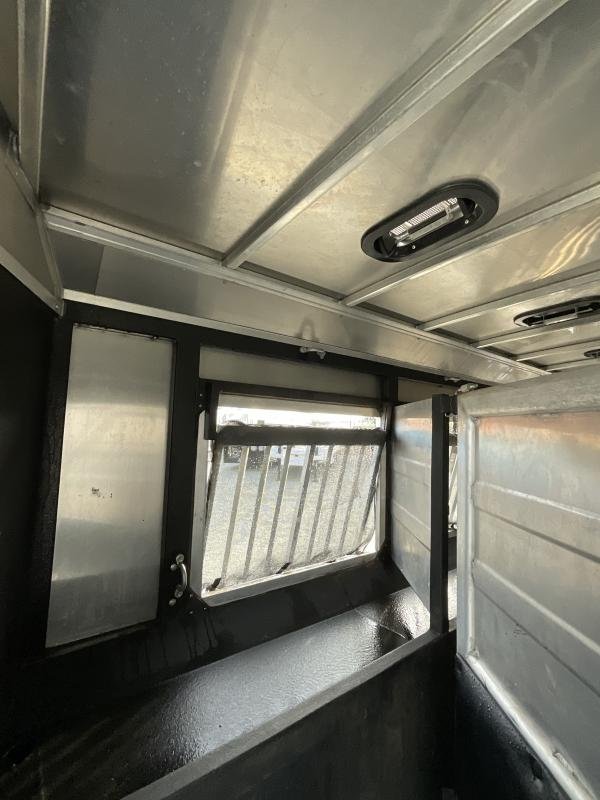 2014 Logan Coach RAZ4GNHDLQ 40′ 4 horse Razor GN Horse Trailer**WITH WALK IN CLOSET** image 42