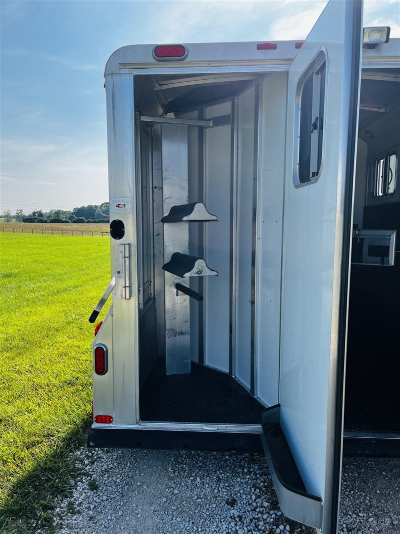 2015 4 Star 2 Horse Slant Load Bumper Pull image 15