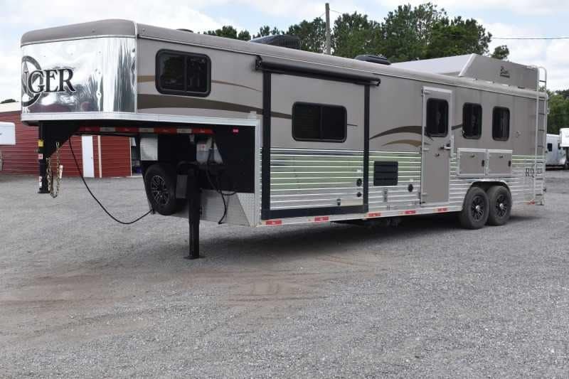 2015 Bison Ranger 3LQ Horse Trailer with 10′ Short Wall image 5
