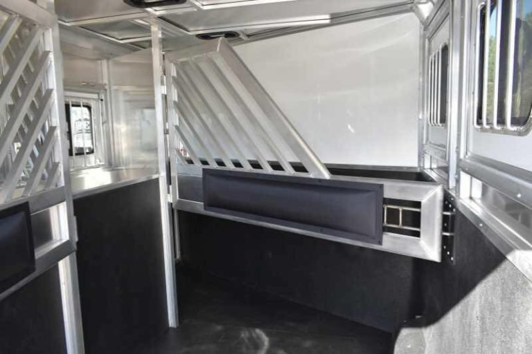 2018 Lakota 83HBPSL 3 Horse Trailer image 8