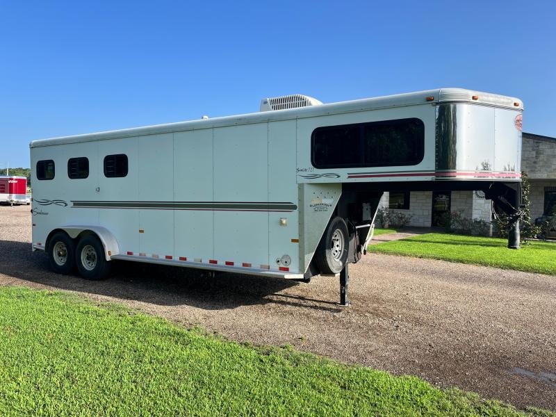 2004 Sundowner 3 Horse Weekender Horse Trailer image 3