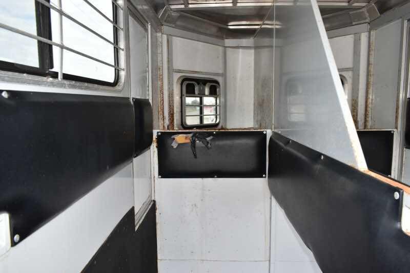 2001 CM Odyssey 2 Horse Trailer image 17