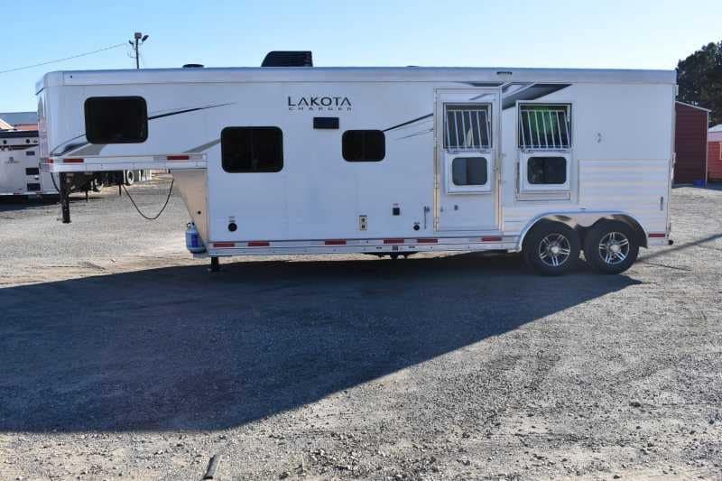 2022 Lakota Charger LQ 2 Horse Trailer with 9′ Short Wall image 7
