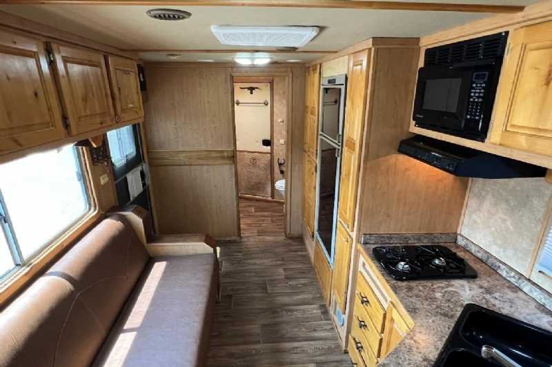 2006 Featherlite 8412LQ 4 Horse Trailer with 12′ Short Wall image 14