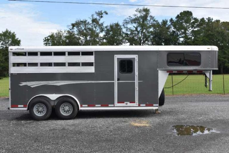 2018 Adam 7304GN 3 Horse Trailer image 0
