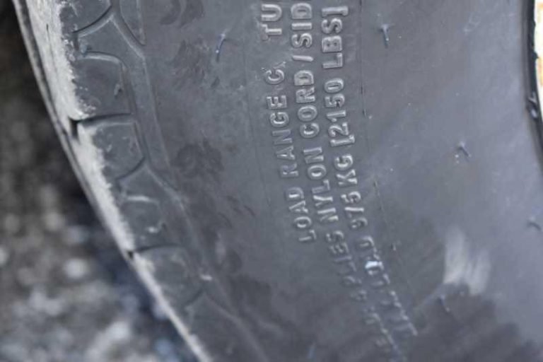 2002 Logan Coach 3HBP 3 Horse Trailer image 3