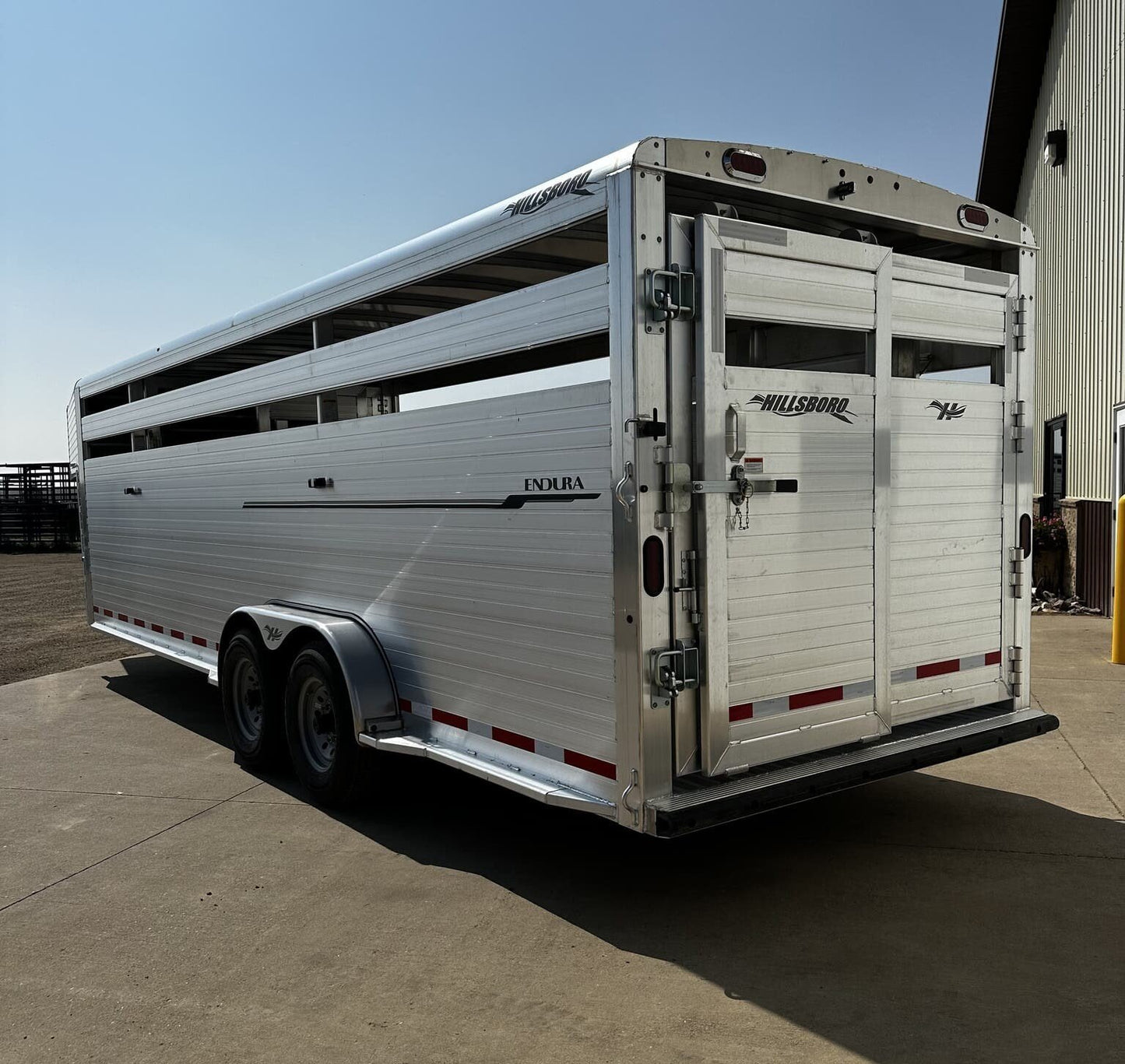 New 2024 Hillsboro 24′ Livestock Trailer – Three Compartments image 15