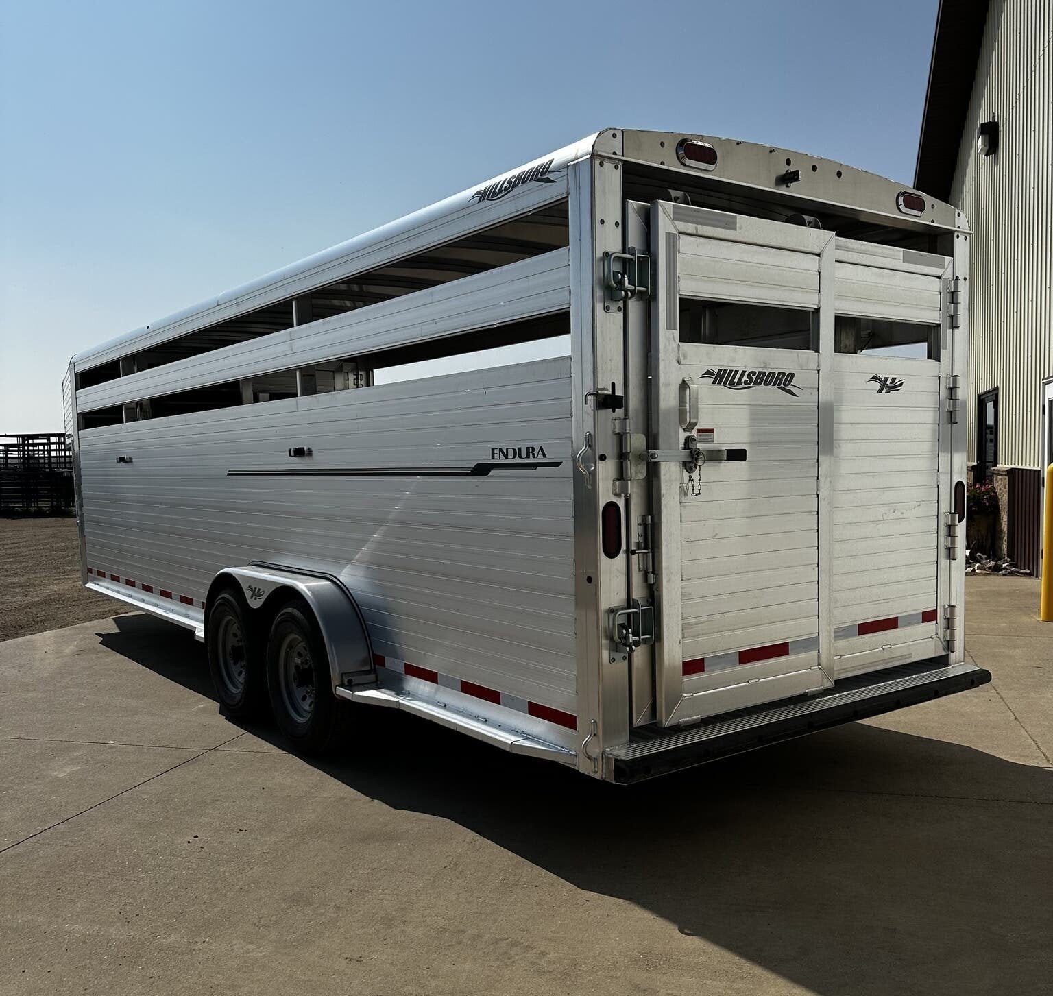 New 2024 Hillsboro 24′ Livestock Trailer – Three Compartments image 15