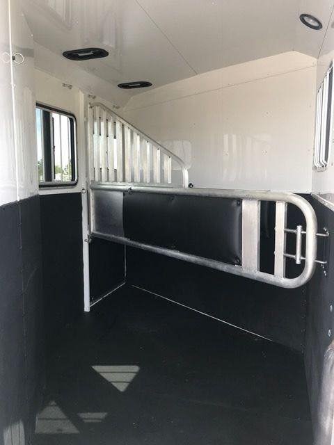 2010 Merhow 2 Horse Slant image 7