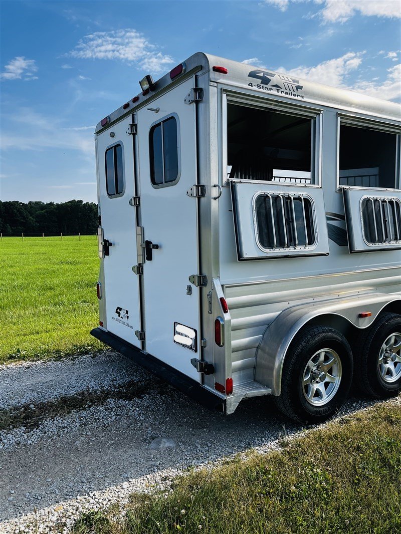 2015 4 Star 2 Horse Slant Load Bumper Pull image 8