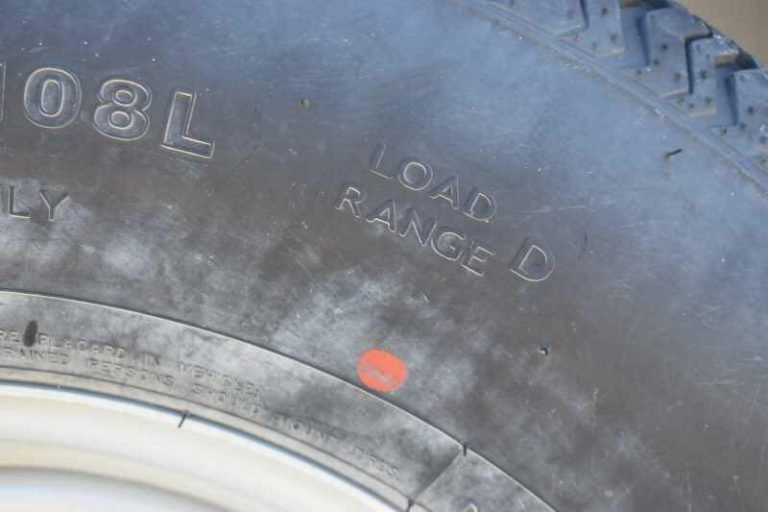 2017 CM 3HSLBP 3 Horse Trailer image 13