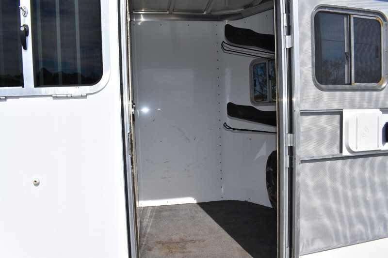 2005 Featherlite 2HST 2 Horse Trailer image 7