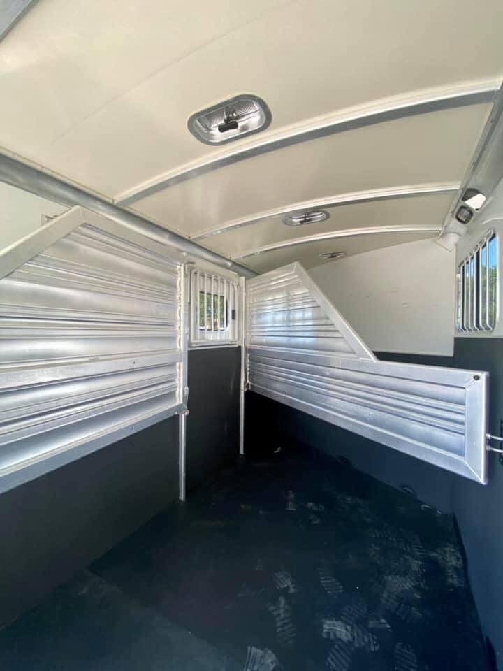 2011 Cimarron 3 Horse Bumper Pull image 9