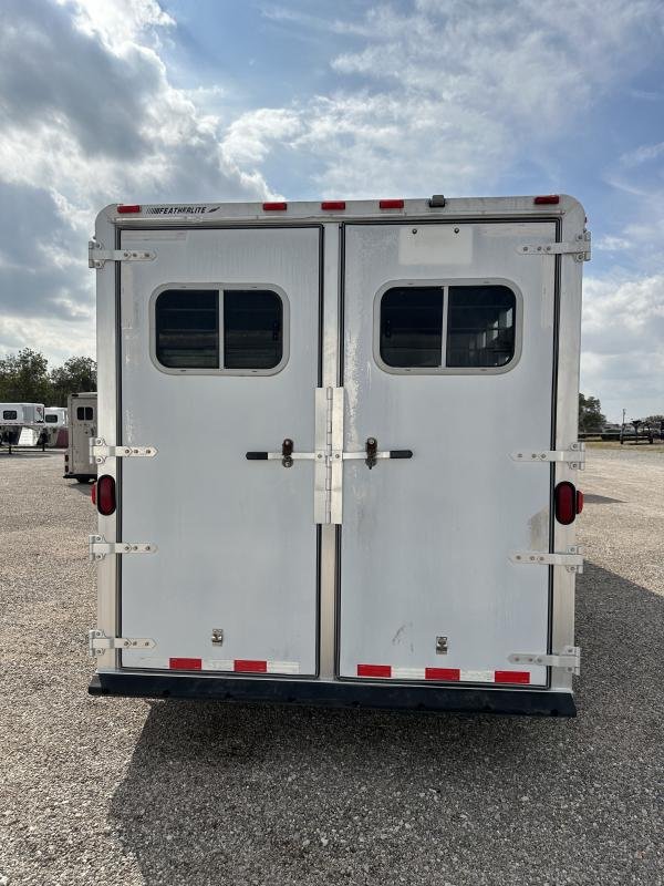 2000 Featherlite 3H GN with Dressing Room Horse Trailer image 7