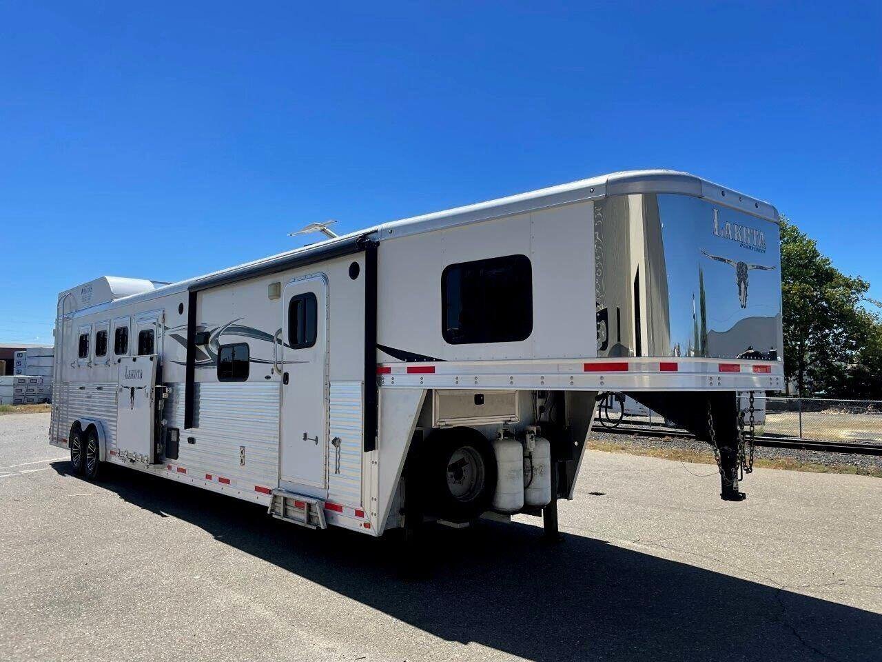 2015 Lakota Bighorn Edition 8414 4 Horse Trailer With Living Quarters “1 Slide” image 1
