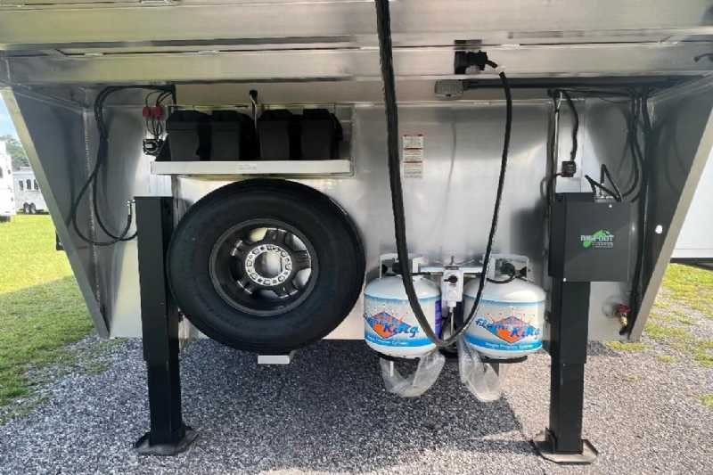 2024 Lakota Charger 8411RKGLQ 4 Horse Trailer with 11′ Short Wall image 31