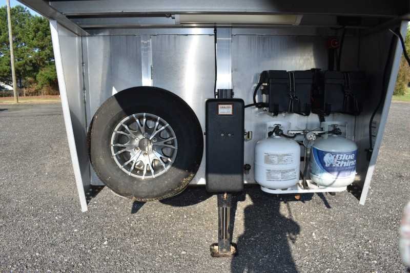 2015 Exiss 7308LQ 3 Horse Trailer with 8′ Short Wall image 3