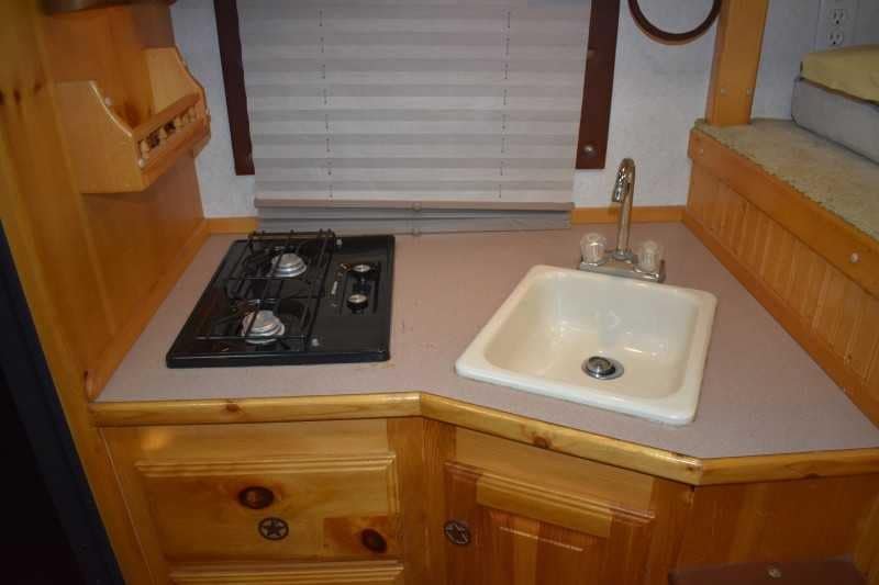 2003 Bloomer 8414LQ 4 Horse Trailer with 14′ Short Wall image 16